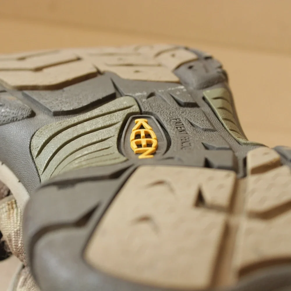 KEEN Newport H2 Hybrid Sandals Mens Sz 10.5 Brown Hiking Outdoors Waterproof